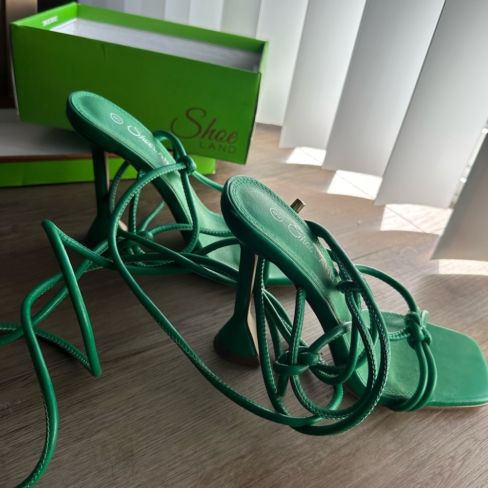 Green size 8 lace up heels